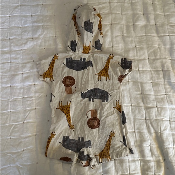 11 piece 12mo. Cute Baby Boy Animal themed Clothes (040) - Picture 5 of 16